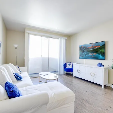 The Hideaway, Pool, Jacuzzi, And Gym Apartment